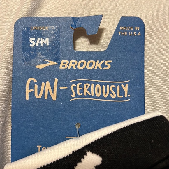 Brooks socks 1 pair - Picture 2 of 3